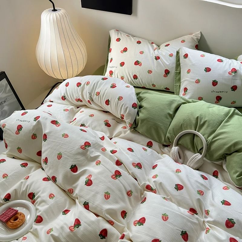 Mojoyce-Spring Summer Bedding Set Cute Strawberry Print Bedding Set