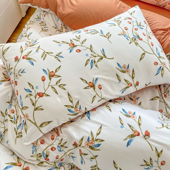 Mojoyce-Spring Summer Bedding Set Vintage Red Berries Print Bedding Set