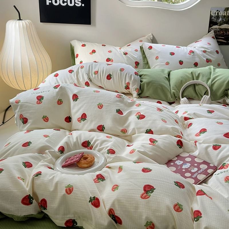 Mojoyce-Spring Summer Bedding Set Cute Strawberry Print Bedding Set