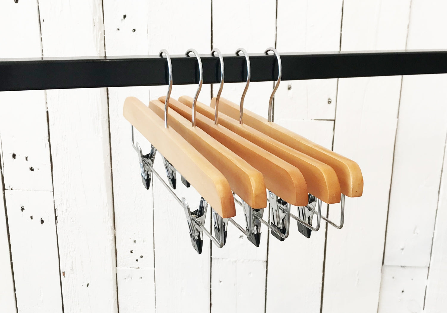 Clip hanger